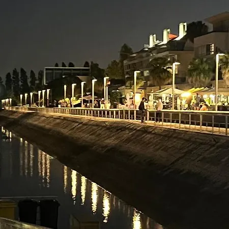 Waterlife Botel Lisbon