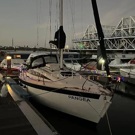 Waterlife Botel Lisbon