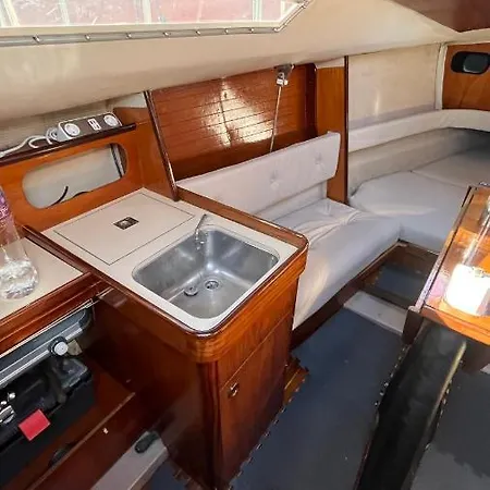 Waterlife Hotel en barco Lisboa