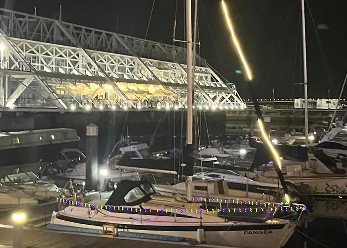 Waterlife ספינת מלון *